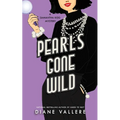 Pearls Gone Wild: A Killer Fashion Mystery - Paperback