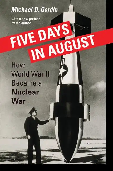 Five Days in August: How World War II Became a Nuclear War - Paperback